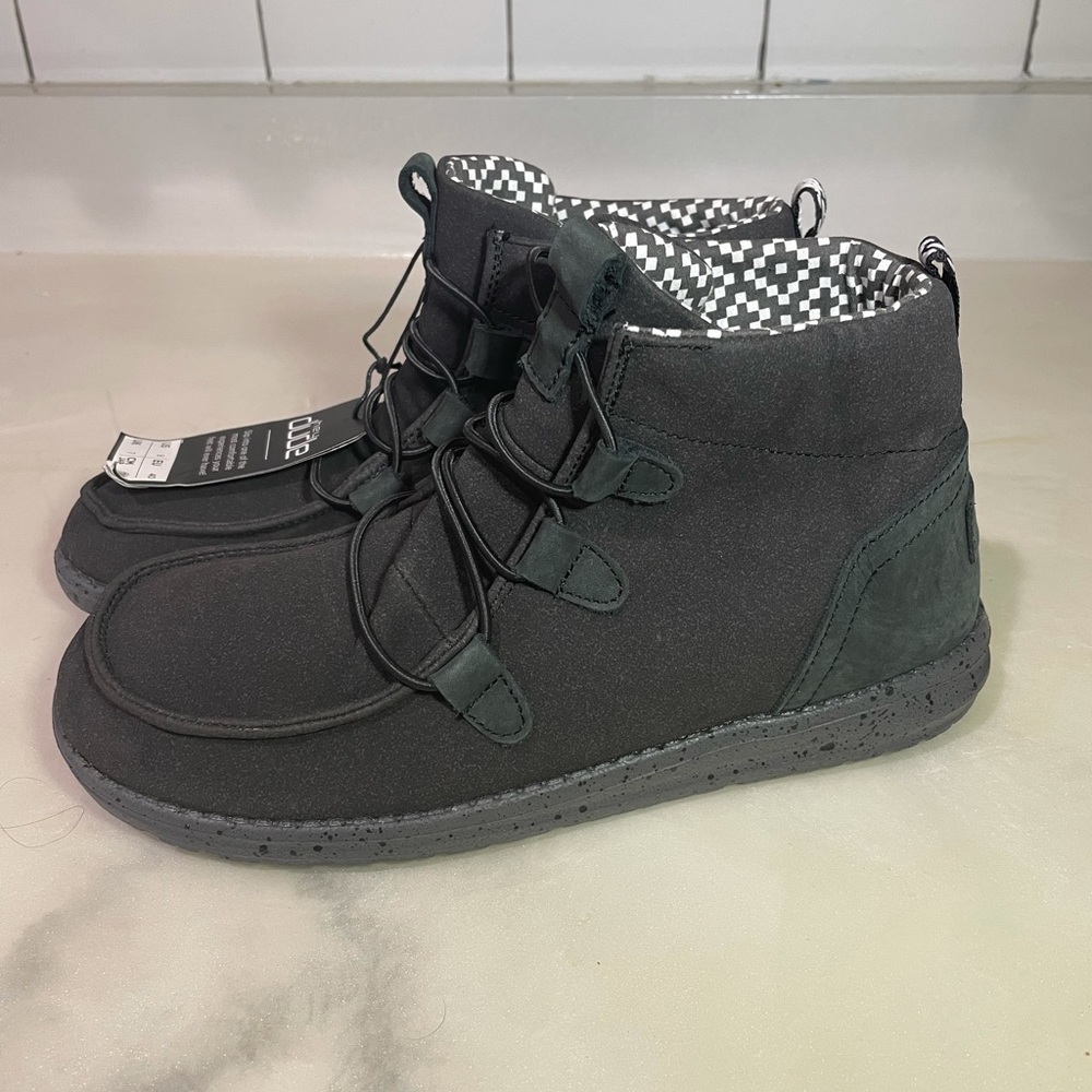 HEY DUDE Lea carbon women’s shoes size 9 lightweight slip on chukka boots